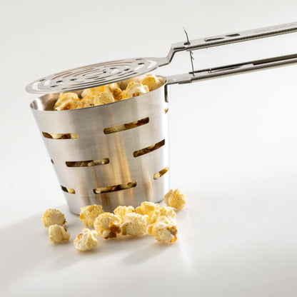 QLIPAN Popper Qlip beim Zubereiten von Popcorn über der Glut