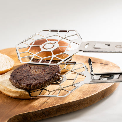 QLIPAN Grillzange mit Beef Qlip beim Grillen